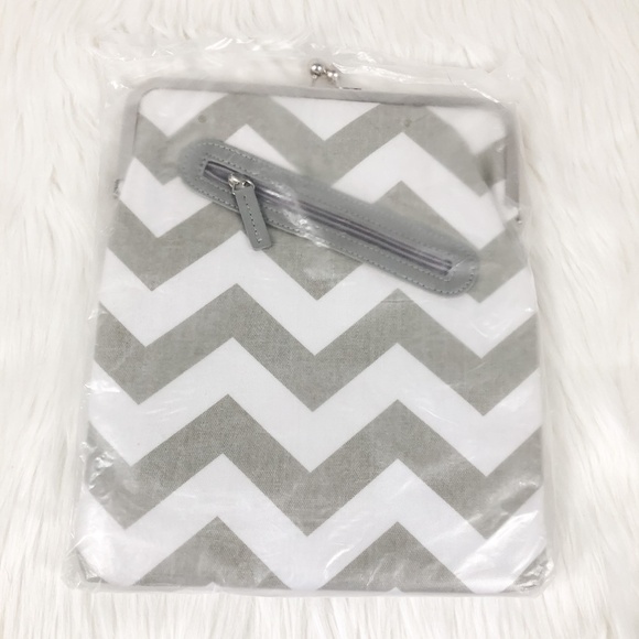 Kailo Chic Gray Chevron iPad Tablet Sleeve NWOT - Picture 5 of 5